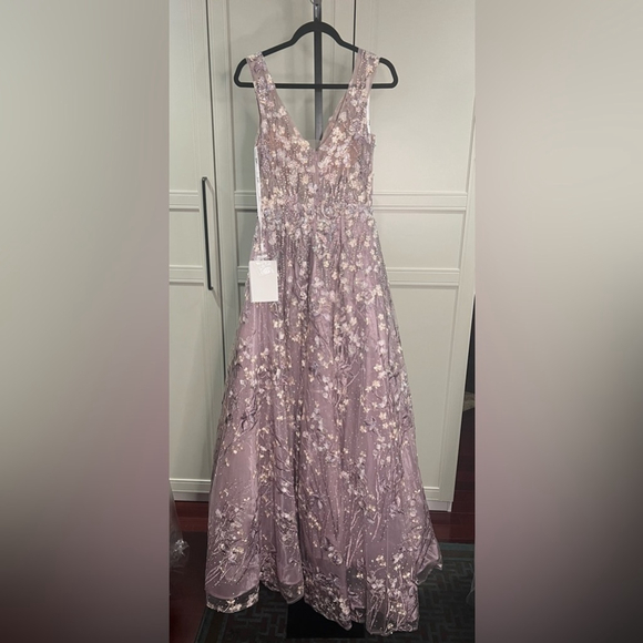 ✨Host Pick✨ A-line gown with embroidered flowers and intricate beading - Picture 6 of 9